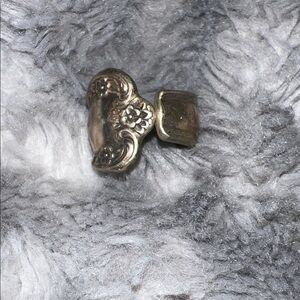 Elegant Silver Floral Ring